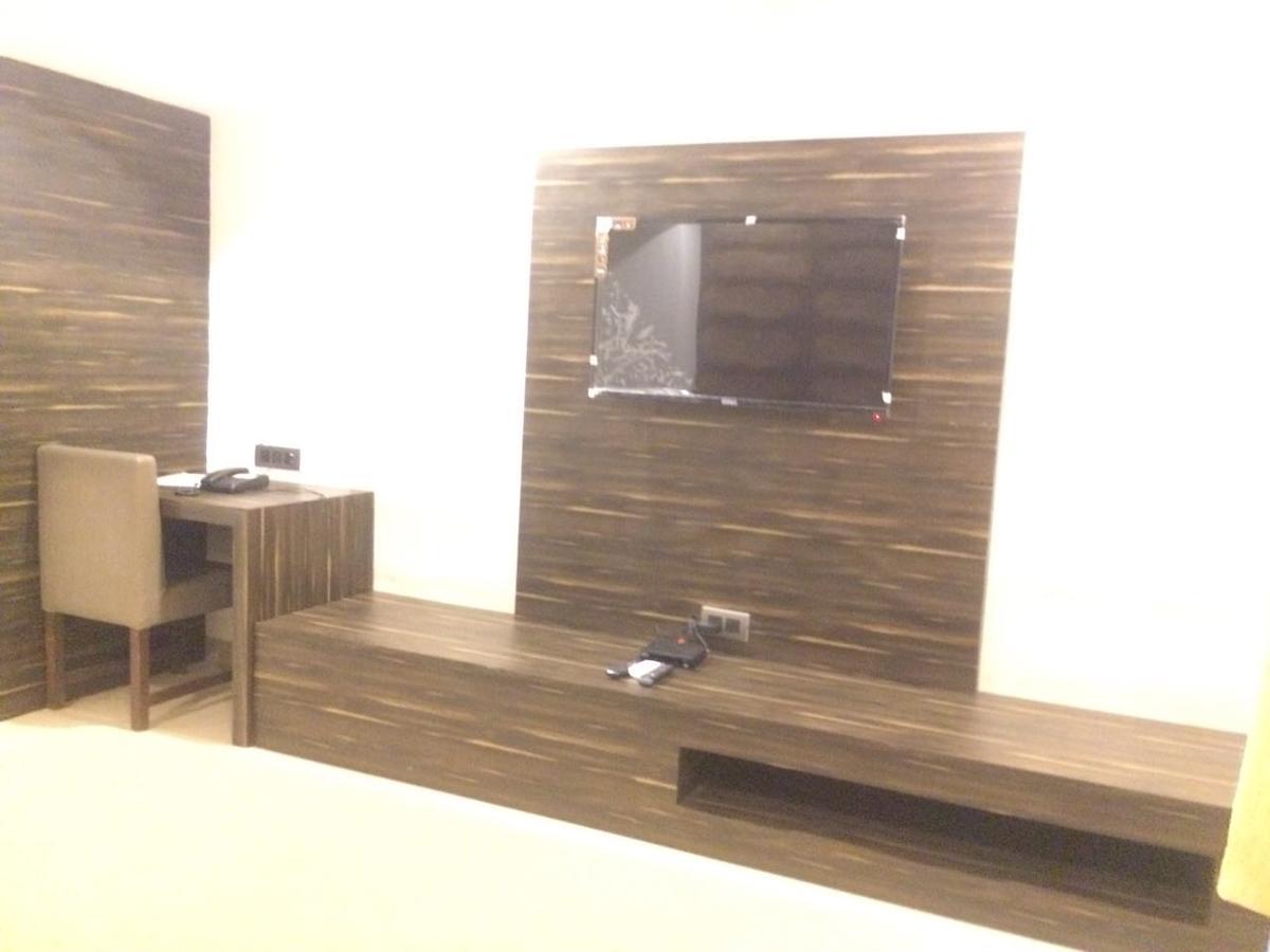 Silver Sands Beach Resort Daman Esterno foto