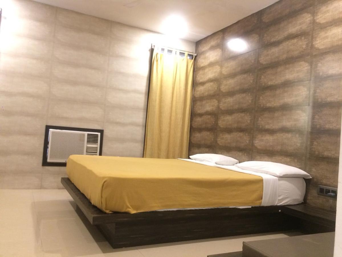 Silver Sands Beach Resort Daman Esterno foto
