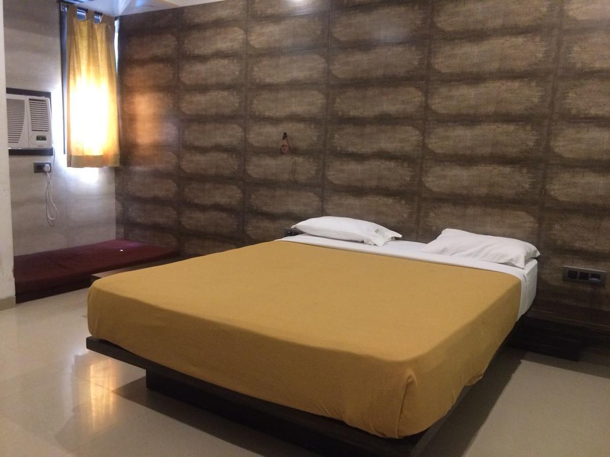 Silver Sands Beach Resort Daman Esterno foto