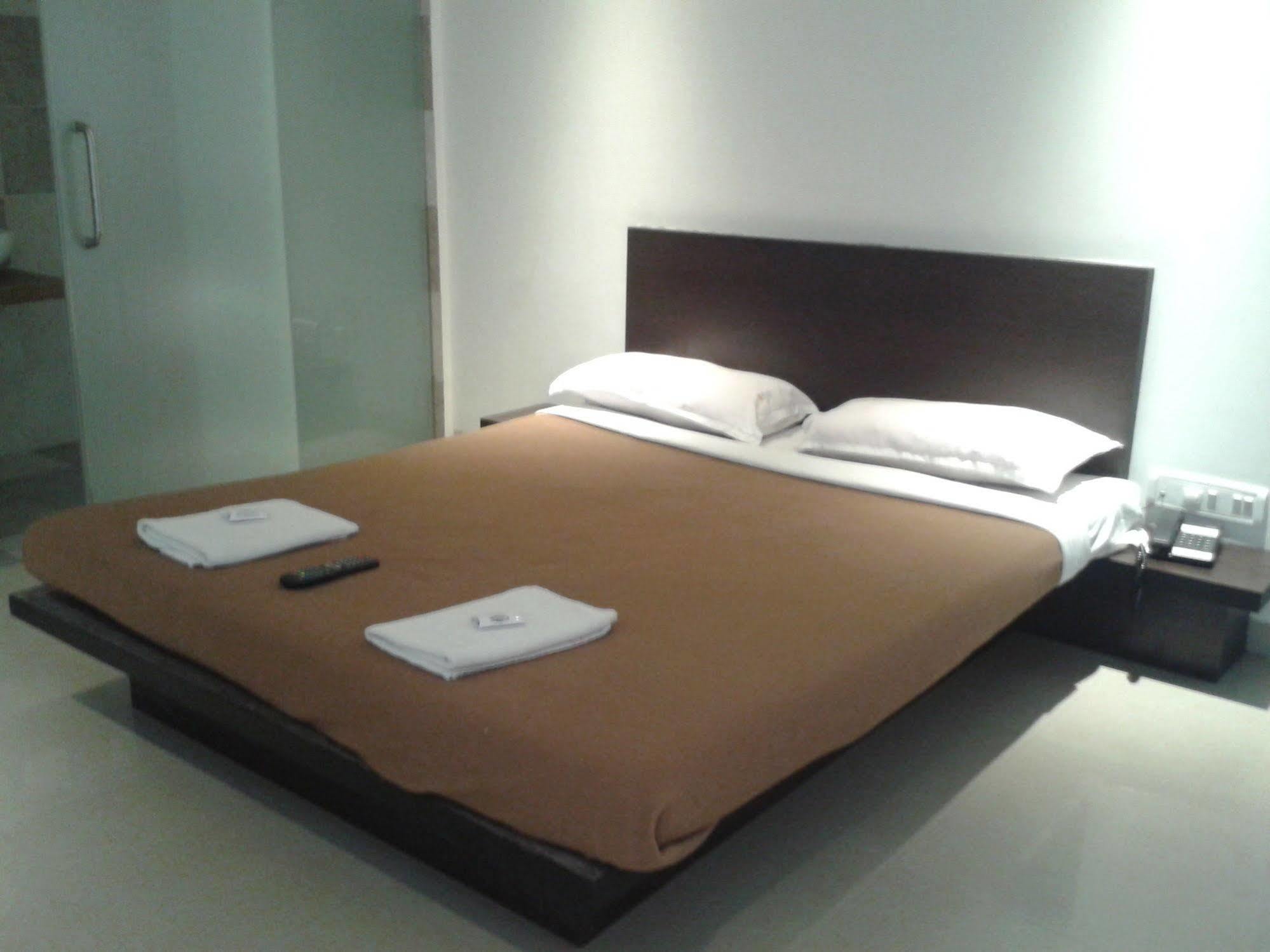 Silver Sands Beach Resort Daman Esterno foto