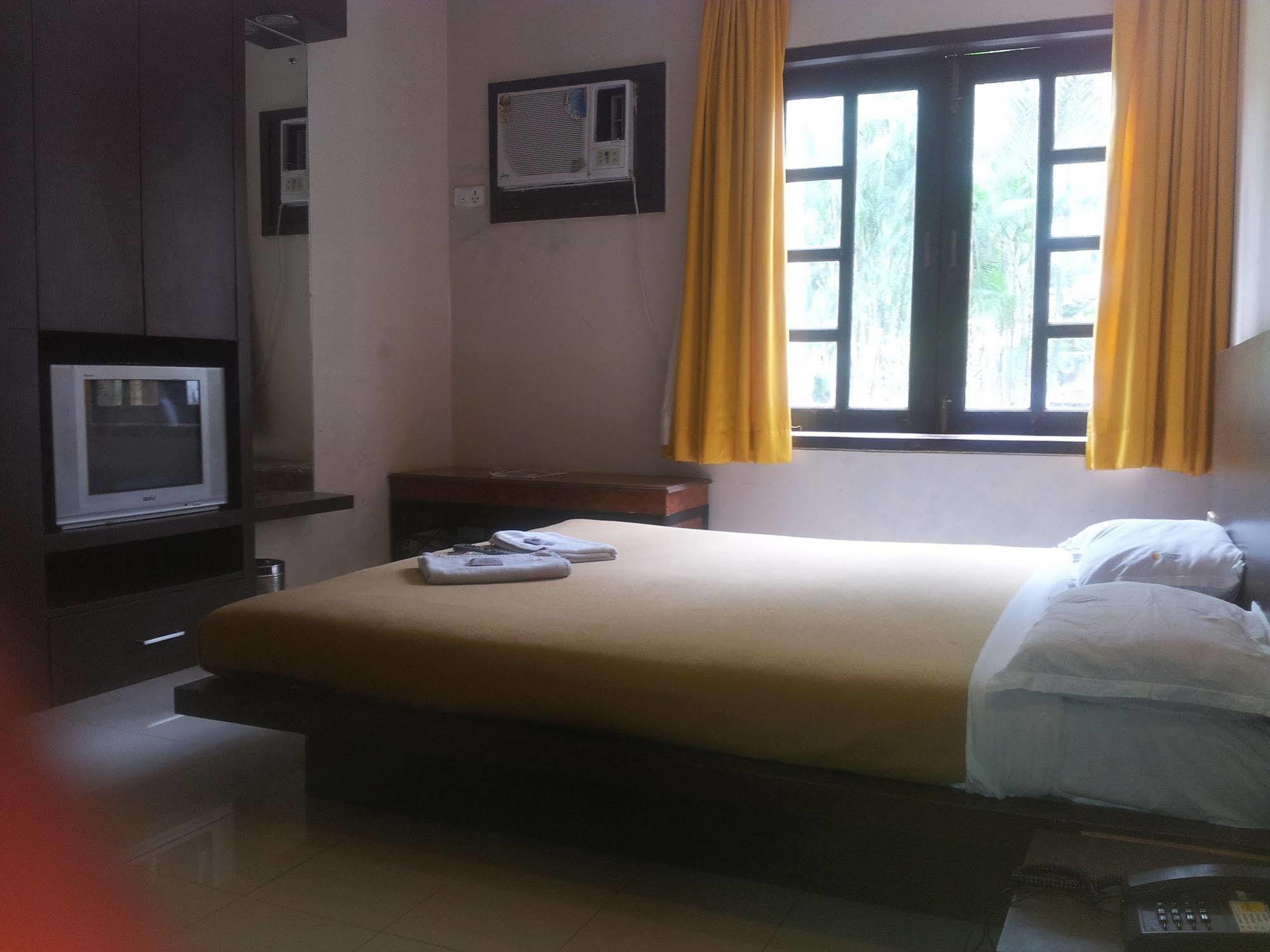 Silver Sands Beach Resort Daman Esterno foto