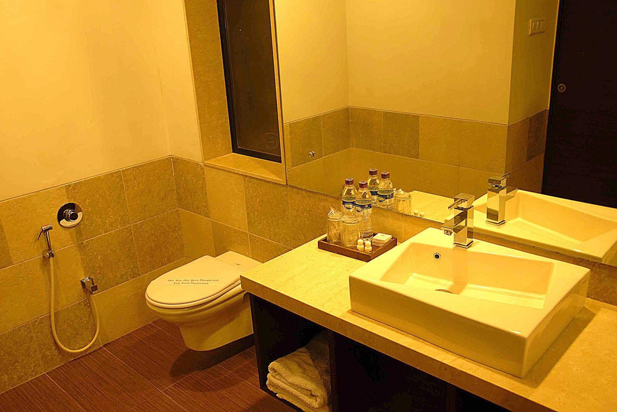 Silver Sands Beach Resort Daman Esterno foto