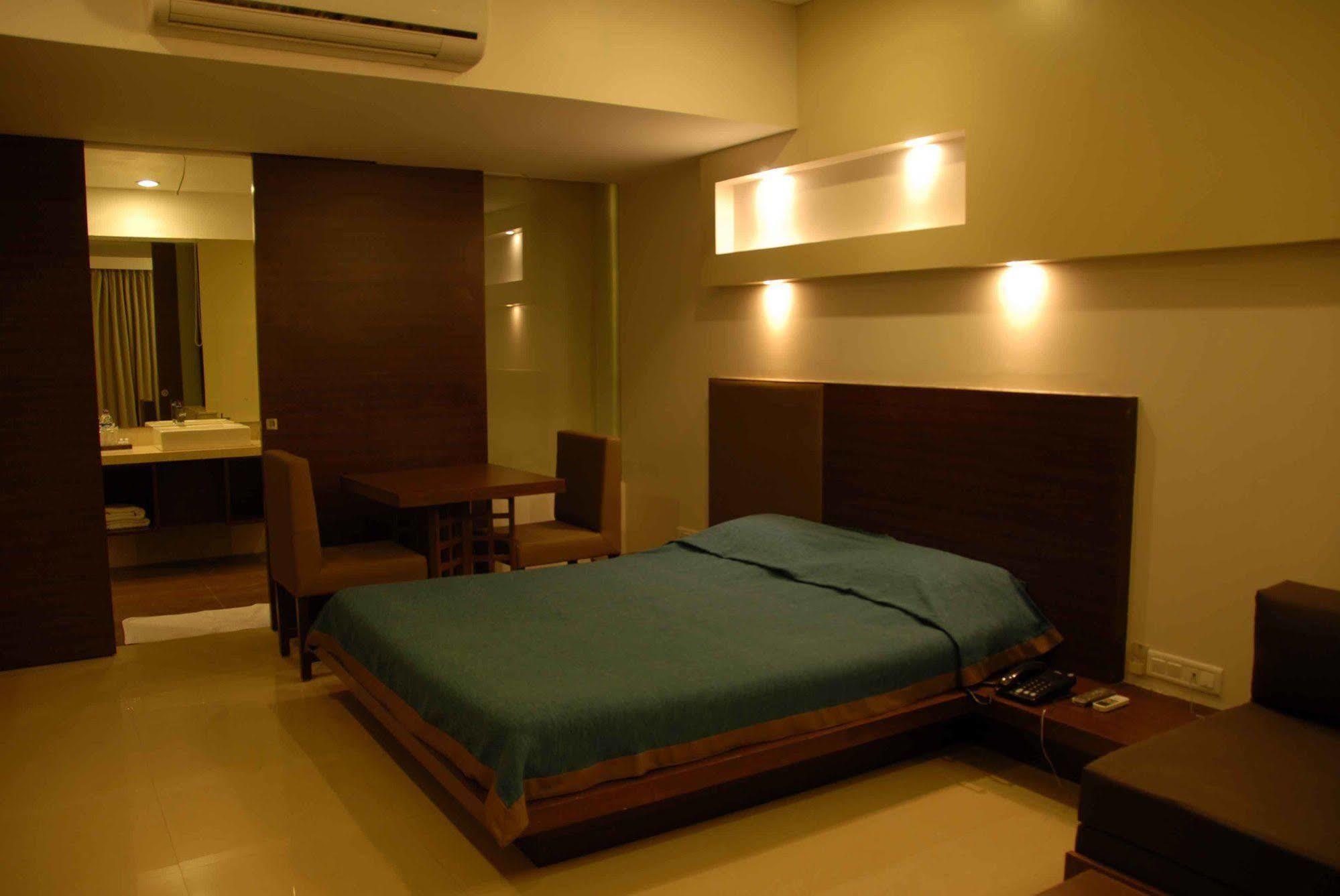 Silver Sands Beach Resort Daman Esterno foto