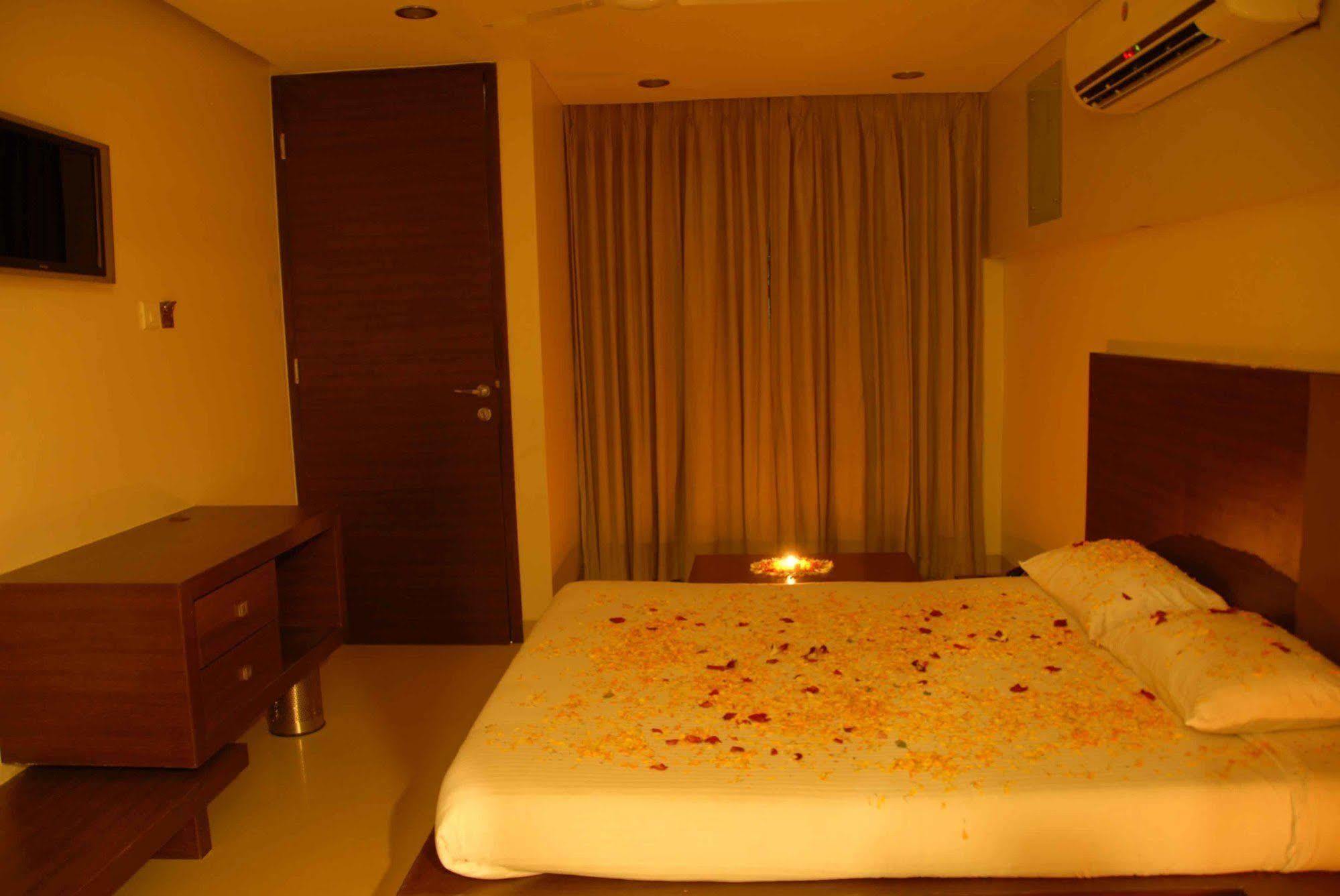Silver Sands Beach Resort Daman Esterno foto