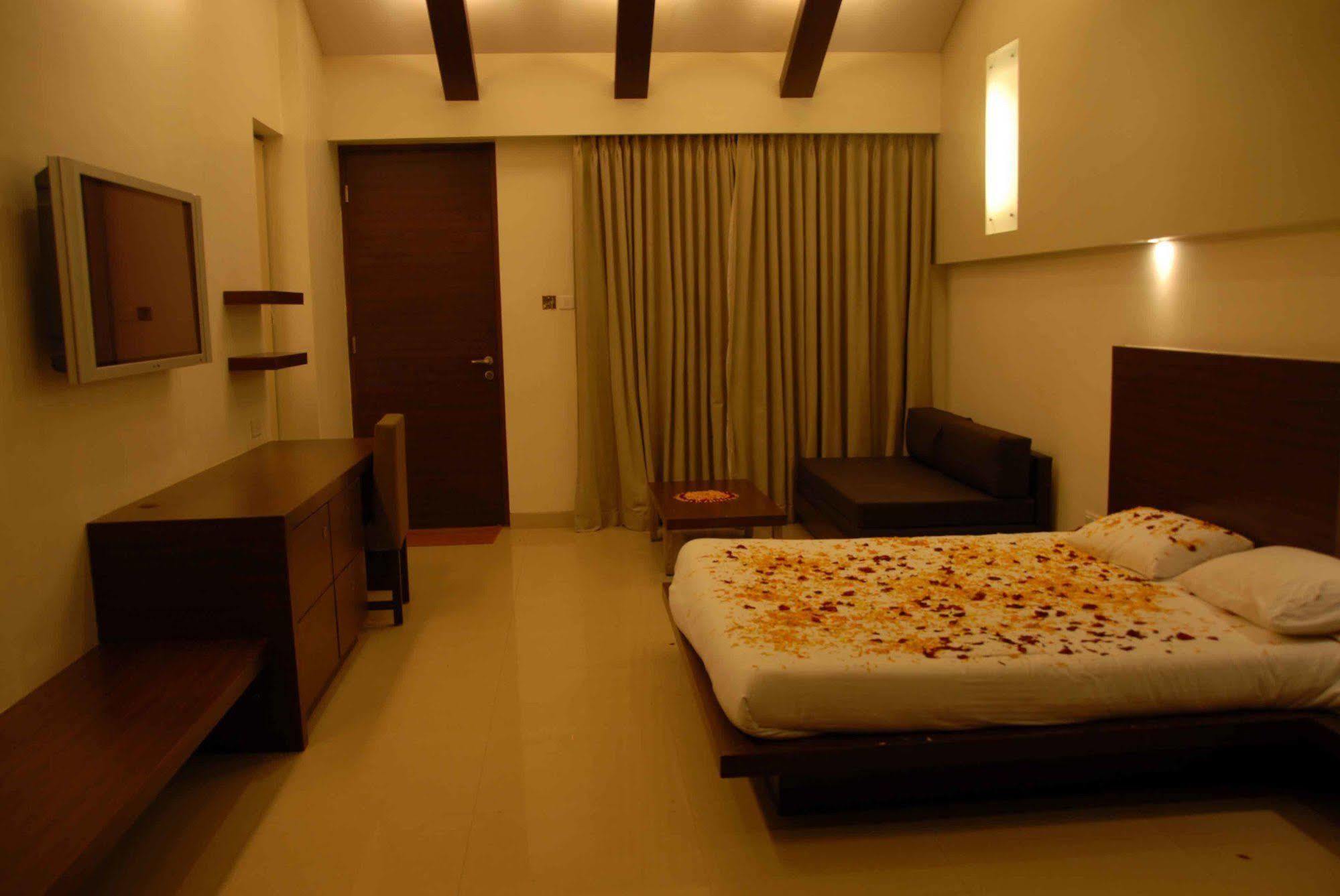 Silver Sands Beach Resort Daman Esterno foto