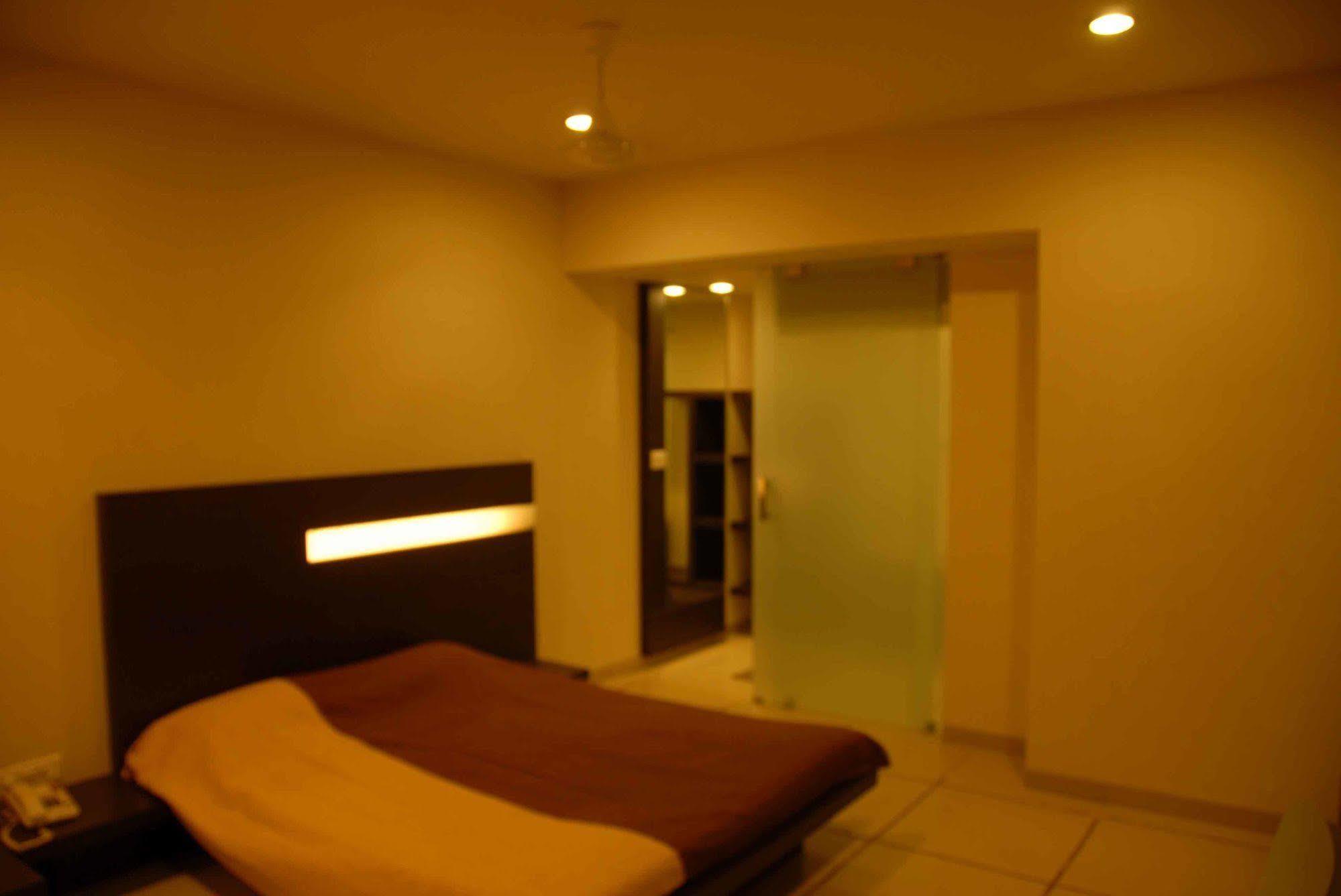 Silver Sands Beach Resort Daman Esterno foto